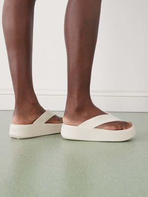 Crocs Getaway platform flip flops