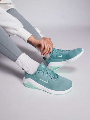 Nike Bella 7 sneakers