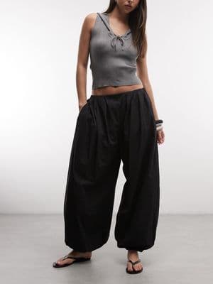 Weekday pleated balloon pants