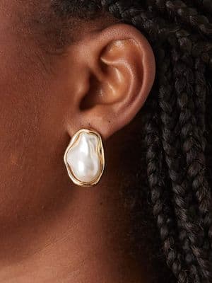 DesignB London claw set pearl stud earrings