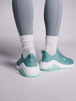 Nike Bella 7 sneakers