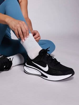 Nike Journey Run sneakers