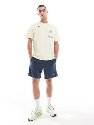 Nike Running Challenger Dri-FIT 7 inch shorts